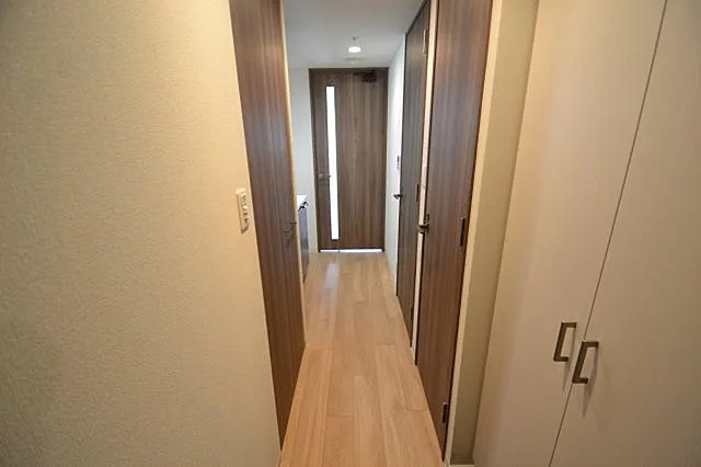 プレサンスジェネ新神戸ステーションフロントの玄関写真