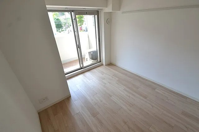 プレサンスジェネ新神戸ステーションフロントの居間写真