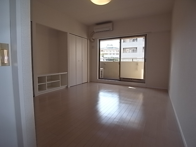 KAISEI新神戸第2EASTの居間写真