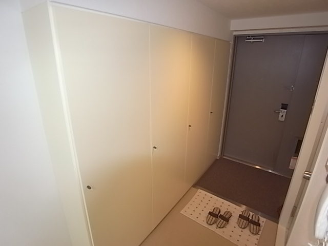 RICイーストコート2番街の玄関写真