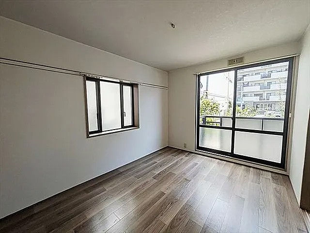 春日ハイツの居間写真
