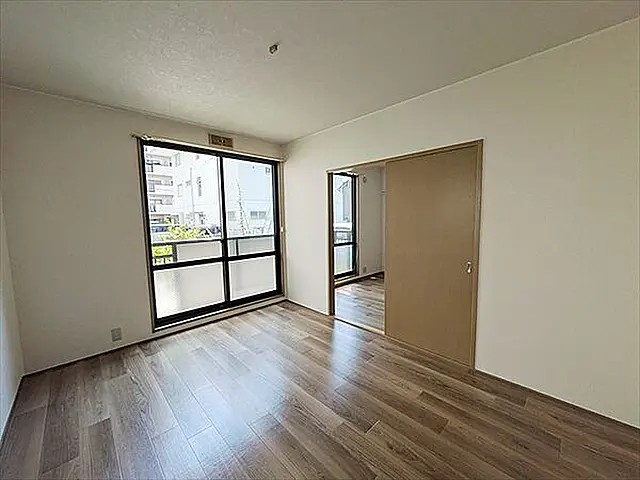 春日ハイツの居間写真