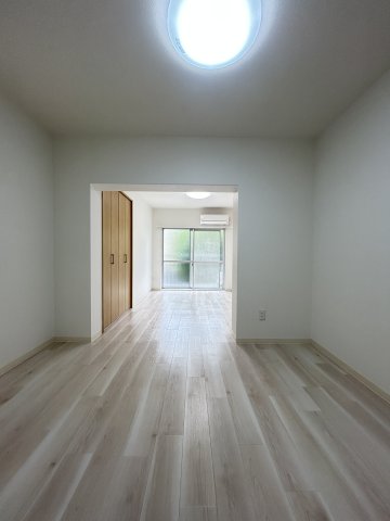植田マンション神前の居間写真