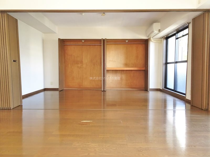 コモドカーサ新神戸の居間写真