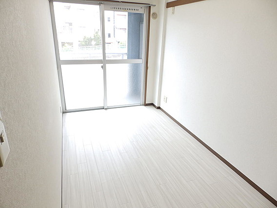 ポピア新在家の居間写真