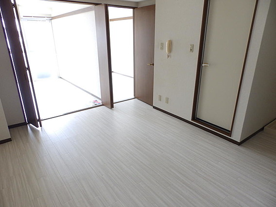 ポピア新在家の居間写真