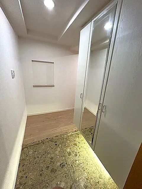 ディナスティみなと元町の玄関写真
