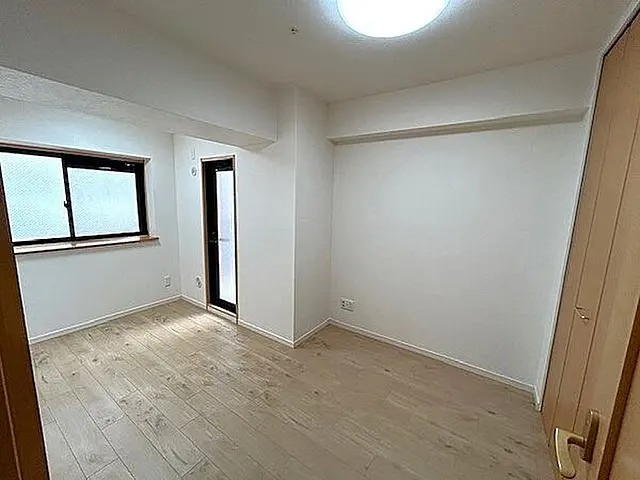 ディナスティみなと元町の居間写真