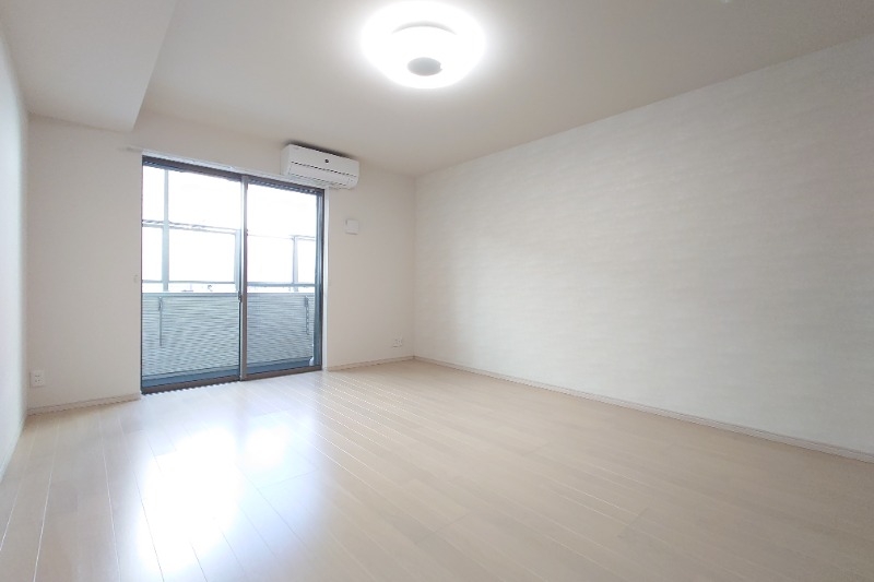 ウェルスクエア芦屋の居間写真