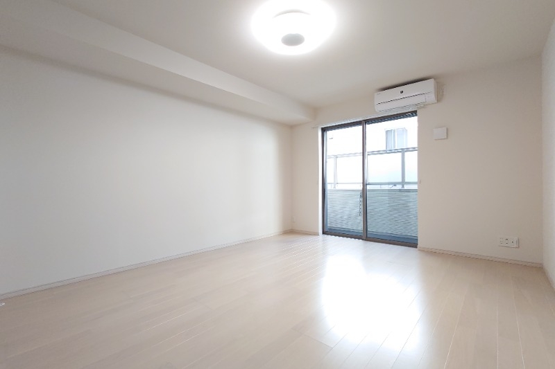 ウェルスクエア芦屋の居間写真