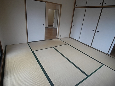 シャトレーヌ夙川A棟の居間写真