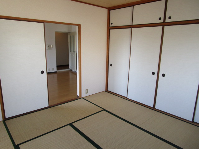 シャトレーヌ夙川A棟の居間写真