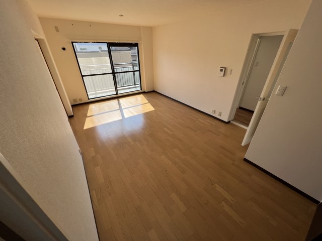 シャトレーヌ夙川A棟の居間写真