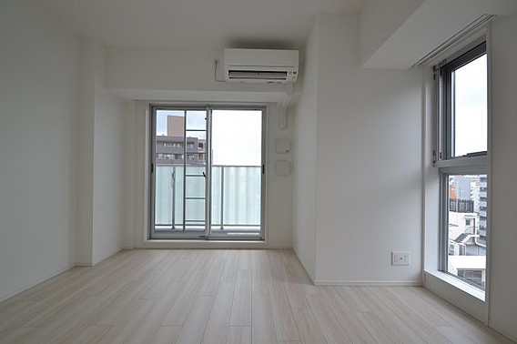 プラネソシエ神戸元町の居間写真