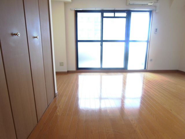 ディナスティ神戸元町通の居間写真