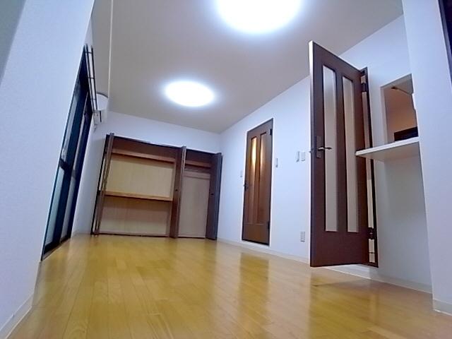 ワコーレフース本山の居間写真