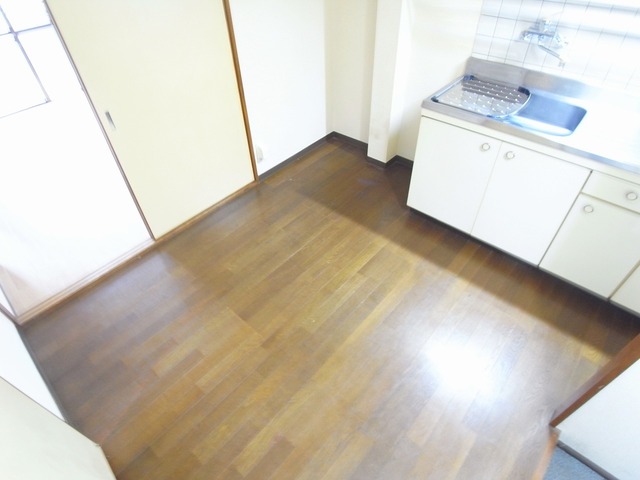 ロイヤルコート山本通の居間写真