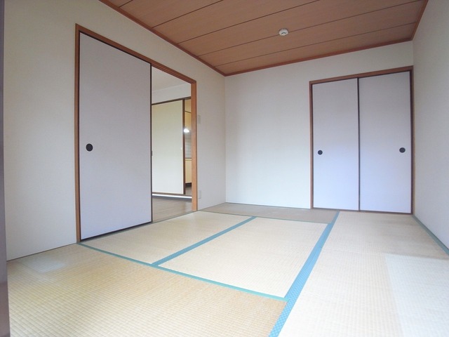 ロイヤルコート山本通の居間写真
