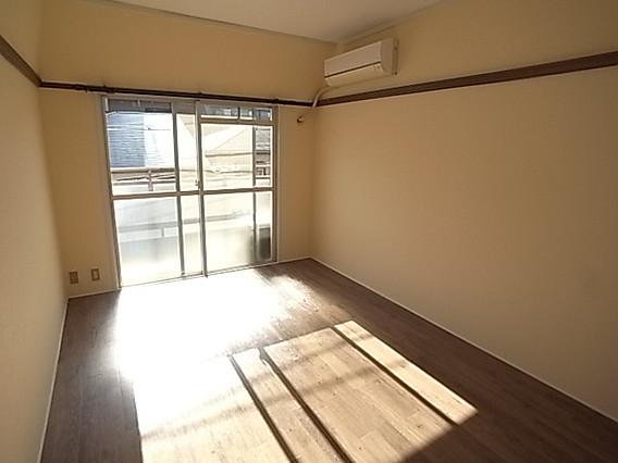 アクティ本山の居間写真