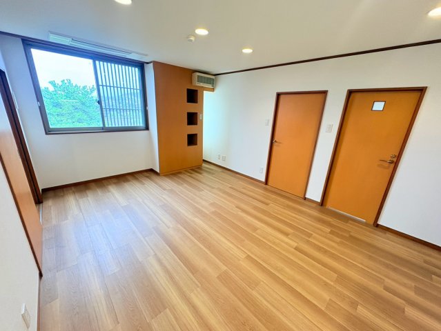メインステージ芦屋川の居間写真