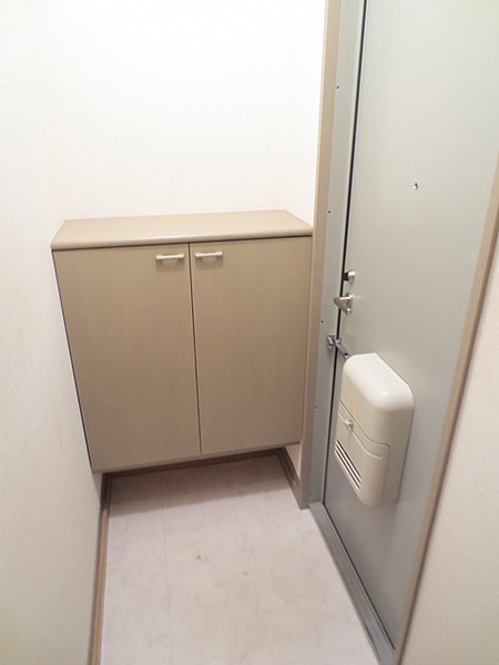 ジュネスAKAIの玄関写真