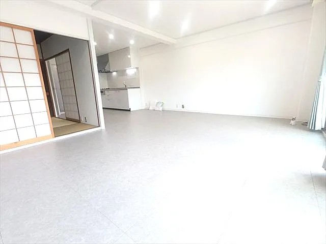 荒神山マンションの居間写真