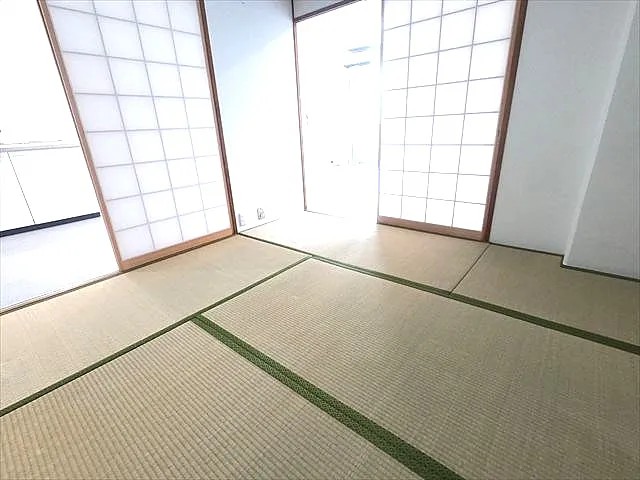 荒神山マンションの居間写真
