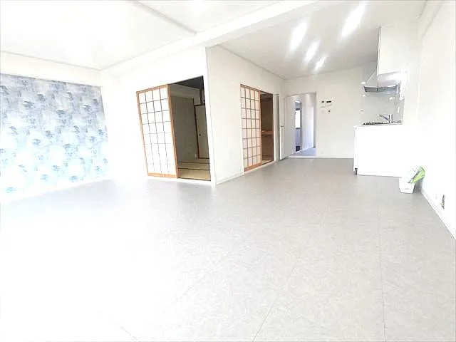 荒神山マンションの居間写真