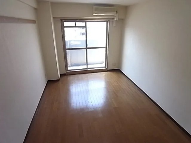 エスポワール三宮パート2の居間写真