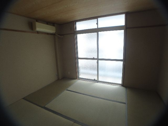 西芦屋ローズプラザの居間写真