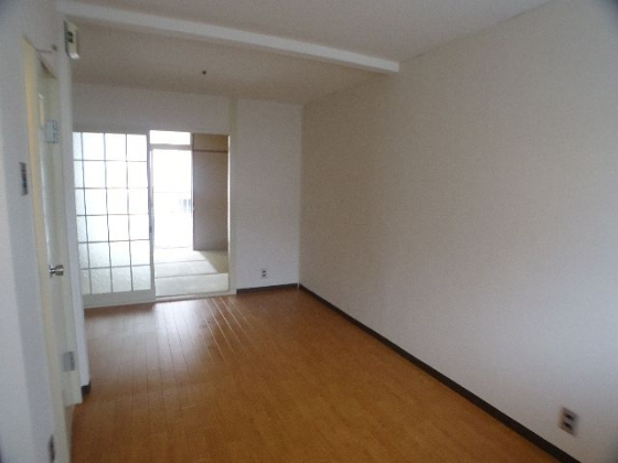 西芦屋ローズプラザの居間写真