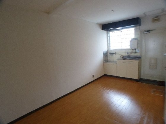 西芦屋ローズプラザの居間写真