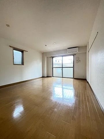 シャーメゾン三宮の居間写真