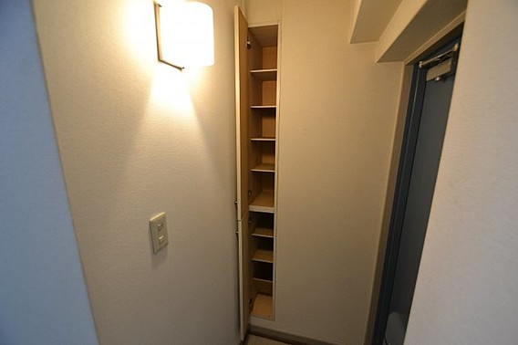 レジデンシア三宮の玄関写真