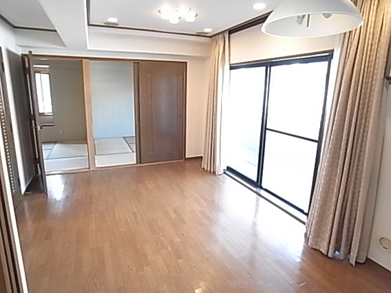ベルレーブ本山の居間写真