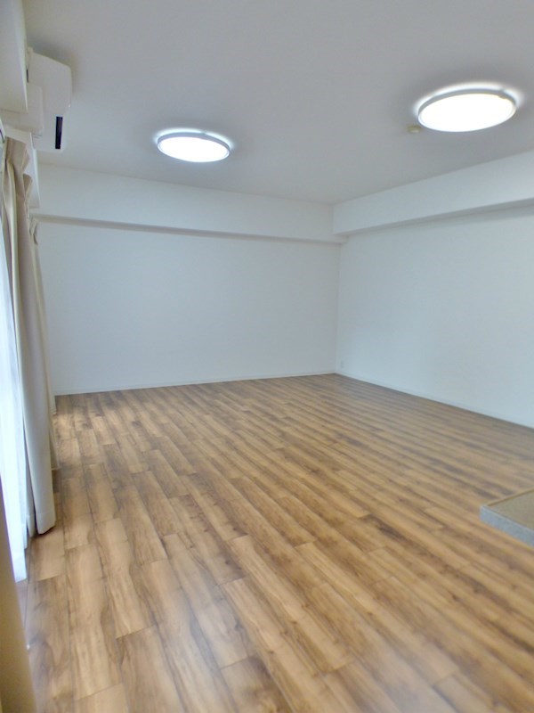 ブラゾーネ芦屋の居間写真