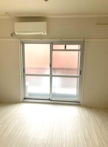マンションエイトの居間写真
