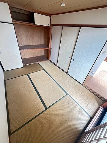 ヒルズ上甲子園の居間写真