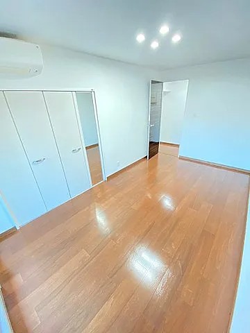メゾン甲子園の居間写真