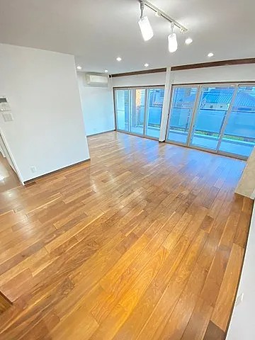メゾン甲子園の居間写真