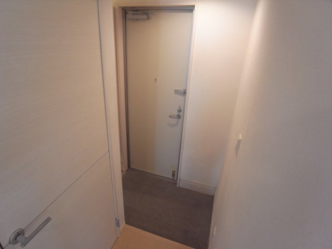 ピケルーナ西宮北口の玄関写真