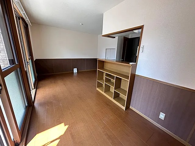 松山タウンハウスの居間写真