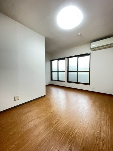 住吉VALORE2の居間写真