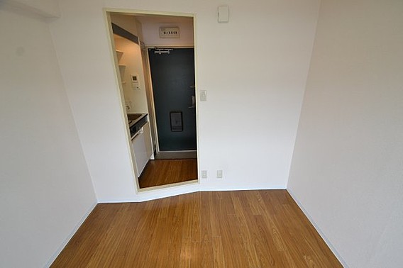 モンティーヌ新在家の居間写真