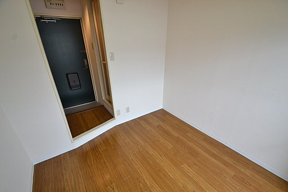 モンティーヌ新在家の居間写真