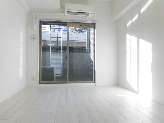 ララプレイス神戸西元町の居間写真