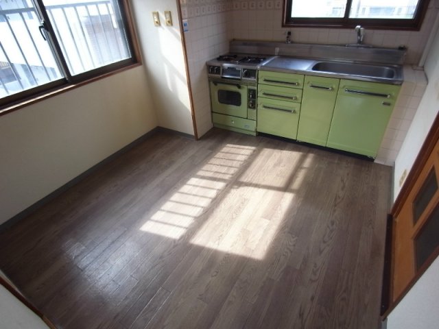 ライオンズマンション神戸元町の居間写真