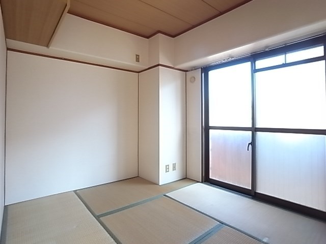 ライオンズマンション神戸元町の居間写真
