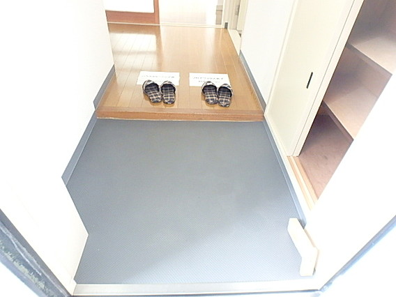白い小さなMansion六甲の玄関写真