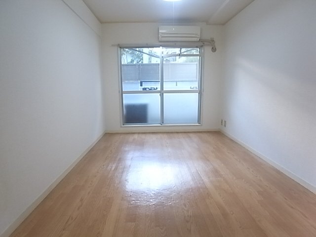 セルダン西芦屋の居間写真